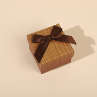 Boîte cadeau personnalisée en matériaux recyclés gaufrés, style dossier en papier couché, pour bijoux (montres, boucles d'oreilles, bagues, lunettes) avec estampage
