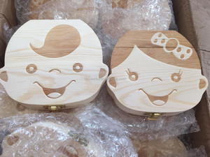 Boîte à dents <span class=keywords><strong>de</strong></span> <span class=keywords><strong>lait</strong></span> pour bébé Muti-Language Boy Girl First Dents ombilical Lanugo Organizer Keepsakes Save Wooden - Product Image 5