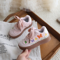 Sepatu Sneakers Anak Perempuan Model Baru 2026 Musim Semi/Gugur, Bernapas, Tali, Sol TPR, Desain Bunga Bordir, Sepatu Modis