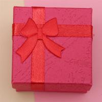 Boîte à bijoux en carton avec couvercle personnalisé, design d'emballage durable PPWR avec ruban pour collier, boucles d'oreilles, montre, emballage cadeau