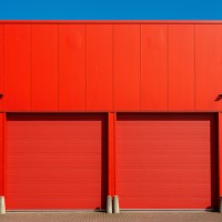 Горячая распродажа: Цветное металлическое здание-склад с прочной сборной стальной конструкцией, водонепроницаемыми стенами и кровлей из цветной стали