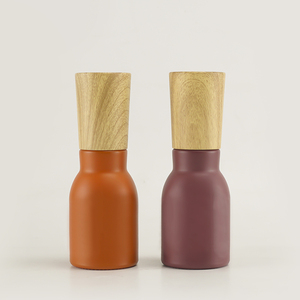 Flacone in Vetro Opale da 40ml con Tappo Spray in Legno, Finitura Opaca Arancione e Viola Rustico - Product Image 1