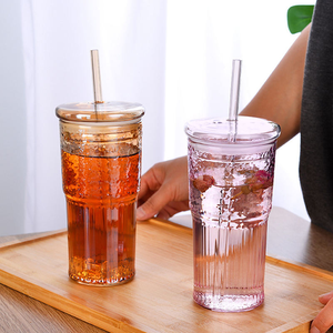 Vaso de jugo de plástico irrompible reutilizable de 600ml con logotipo personalizado con pajita y tapa Taza para beber jugo para fiestas y eventos - Product Image 5