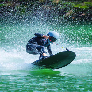 Planche de surf motorisée hydrofoil personnalisée 110cc à essence entièrement en carbone pour les sports nautiques - Product Image 1