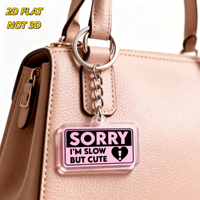 Porte-clés en acrylique rose et noir « Sorry I'm Slow but Cute » avec cœur et point d'interrogation, imprimé UV, étanche, amusant et auto-décalcomanique