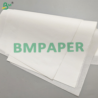Papier sulfurisé blanc 38 g/m² résistant à la graisse et à l'huile pour doublures de barquettes 840 mm, compatible congélateur