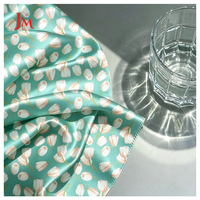 Tissu satiné en polyester soyeux de haute qualité à motif floral, drapé, luxueux, imprimé sur mesure, en rouleau, pour robe femme
