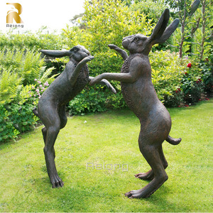 Venta caliente Decoración al aire libre Escultura de animales de metal Estatua de conejos bailando de bronce - Product Image 1