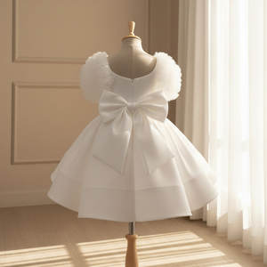 Robe en organza blanche moderne pour filles, manches bouffantes, style formel minimaliste pour enfant de 1 à 12 ans - Product Image 2