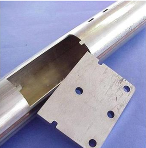 Machine de découpe laser à fibre automatique haute vitesse pour la découpe de tuyaux et de métaux (acier inoxydable, acier au carbone) avec support IA 2000W Hiwin - Product Image 1