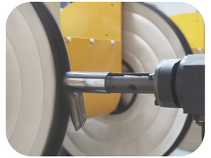 Lucidatrice CNC automatica a quattro assi completamente efficiente per la superficie dell'hardware in lega di metallo - Product Image 3