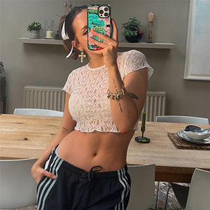 T-shirt sexy et mignon pour femme en tissu <span class=keywords><strong>transparent</strong></span> à maille européenne et américaine, à <span class=keywords><strong>décolleté</strong></span> apparent, produits en gros à bas prix - Product Image 2