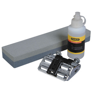 Kit de guidage d'affûtage Stanley avec pierre et huile pour affûter les couteaux et les haches - Product Image 1