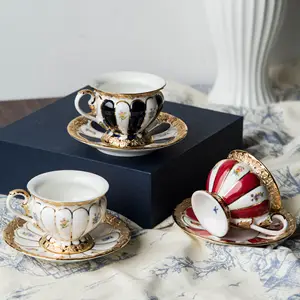 Arapça altın tasarım lüks öğleden sonra porselen çay bardağı ile fincan tabağı seti çiçek şekli seramik kahve çay bardağı