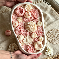 Maßgefertigte Luxus-Duftkerzen mit Blütenmotiv in Großer Unregelmäßiger Schale, Elegante Handgemachte Natürliche Sojawachs-Aromatherapie-Kerzen für Zuhause