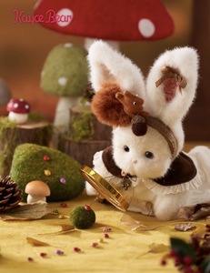 Adorable peluche lapin blanc sur le thème de la forêt avec bandeau en forme d'écureuil et robe en forme de champignon - Product Image 2