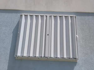 Stores d'<span class=keywords><strong>accordéon</strong></span> d'obturateur d'ouragan en alliage d'aluminium de volet roulant extérieur résistant pour le modèle d'ouverture horizontale de typhon - Product Image 2