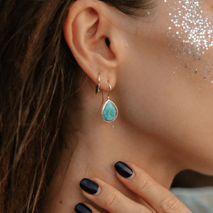 Orecchini a Gancio con Turchese Simulato a Goccia per Donne, Gioielli Artistici ed Eleganti alla Moda - Product Image 2