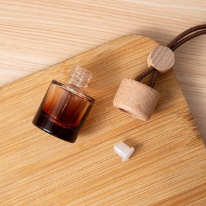 Grosir 8ml <span class=keywords><strong>Diffuser</strong></span> minyak esensial penyegar udara aromaterapi tutup mahkota kaca gantung botol parfum mobil - Product Image 5