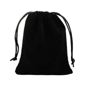 Sac cadeau en velours noir personnalisé à faible MOQ, échantillon gratuit, pochette à cordon, recyclable, imprimé en sérigraphie, estampé à chaud - Product Image 1