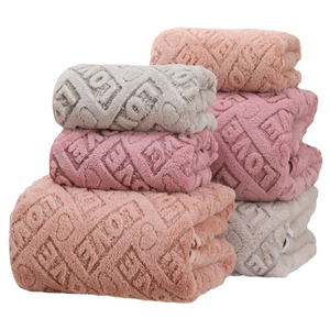 <span class=keywords><strong>Set</strong></span> di <span class=keywords><strong>Asciugamani</strong></span> in Pile Corallo Nuova Collezione Morbidezza Alta Qualità <span class=keywords><strong>Set</strong></span> di <span class=keywords><strong>Asciugamani</strong></span> da <span class=keywords><strong>Bagno</strong></span> in Microfibra - Product Image 1