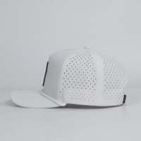 Parches de Goma Personalizados de Alta Calidad con Orificios, Cuerda de Colores Variados, Corte Láser para Gorras