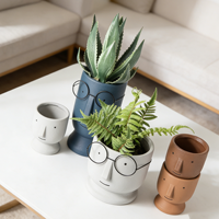 Joli pot de fleurs en céramique en forme de visage avec un design de poupée pour la décoration de la maison et du jardin, ensemble de pots pour plantes succulentes sur le bureau