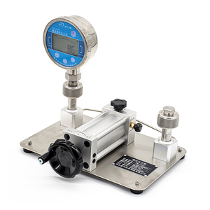 Calibrador Diferencial Digital Neumático Portátil de 50 kPa, Bomba de Calibración de Alta Precisión IP55 - Product Image 3