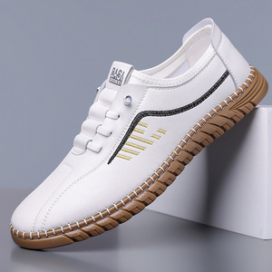 Mocasines de cuero blancos para hombre, zapatos informales sin cordones con suela suave, estilo británico plano, diseño de un solo tirón para jóvenes - Product Image 1