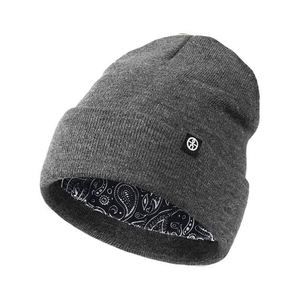 Bonnet d'hiver en tricot de couleur unie avec doublure en satin, personnalisable avec logo brodé 3D, pour usage professionnel et plage, fabriqué en Chine - Product Image 4