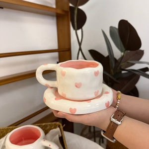Ins Handkneaded seramik tombul kahve fincan ve çay tabağı Set el-çizilmiş altında sırlı düzensiz süt kupa ve çanak hediyeler için - Product Image 5