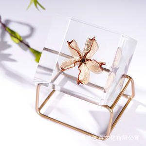 Cube en acrylique avec fleur séchée 6cm, décoration réelle intégrée pour la maison, cadeau - Product Image 1