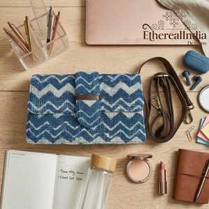 Clutch Azul Índigo, Tejido a Mano, con Diseño de Zig Zag, Estilo Bohemio, para Tablet y Portátil, con Correa de Cuero, Ideal para Regalo - Product Image 1