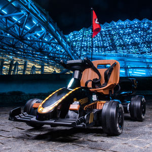 बच्चों की बैटरी से चलने वाली इलेक्ट्रिक टॉय कार रिमोट नियंत्रित कार्ट बैठने वाली रोशनी संगीत प्लास्टिक सामग्री सवारी-ऑन वाहन - Product Image 2