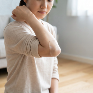 Pansement adhésif médical respirant non tissé, découpe sur mesure pour les coupures et éraflures mineures et les premiers secours quotidiens - Product Image 1