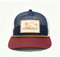 Casquette de baseball bicolore en tissu maillé personnalisée OEM ODM avec patch tissé, logo brodé et bordure en corde pour l'extérieur et la plage