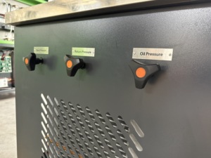 Banc de travail d'injection de réparation et d'étalonnage d'instruments d'atelier électrique pour tester les équipements par Boten BT618 - Product Image 5