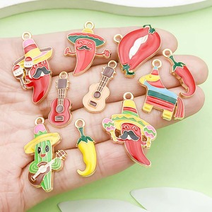Colgante de aleación con temática de dibujos animados de la serie de música mexicana, accesorios de joyería DIY para pulseras y collares, dijes unisex para fiestas - Product Image 1