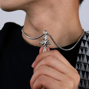 Collier pendentif en cuivre personnalisé punk hip-hop unisexe en acier inoxydable avec croix d'épines vintage Oracle d'Europe et d'Amérique - Product Image 3