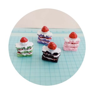 100 pièces d'accessoires en résine pour porte-clés, en forme de nourriture simulée : sandwich Napoléon, gâteau à la <span class=keywords><strong>fraise</strong></span>, crème DIY et colle - Product Image 1