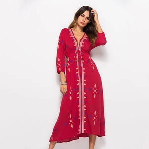 Abito da <span class=keywords><strong>donna</strong></span> rosso <span class=keywords><strong>etnico</strong></span> ricamato con scollo a V 3/4 con maniche a vita lunga Maxi abito - Product Image 1