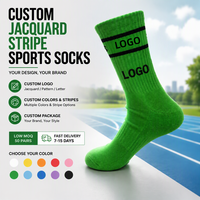 Chaussettes de sport à rayures avec logo personnalisé, haute qualité, unisexe, faible MOQ, chaussettes de yoga et de pilates, broderie tendance, chaussettes tricotées personnalisées