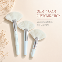 Ensemble de 3 pinceaux éventail professionnels pour poudre libre et illuminateur, à poils en nylon doux, virole chromée, manche blanc, vente en gros, personnalisable