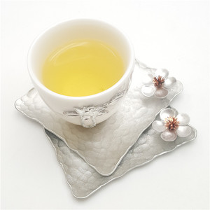 Esteras de alta calidad de <span class=keywords><strong>la</strong></span> taza de té de <span class=keywords><strong>la</strong></span> <span class=keywords><strong>lata</strong></span> del metal del práctico de costa de <span class=keywords><strong>la</strong></span> decoración del ciruelo cuadrado para l - Product Image 1