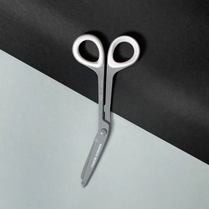 Tijeras para cinta deportiva, tijeras antiadherentes diseñadas para aplicar cinta, revestimiento de teflón de alta calidad, cinta de teflón, tijeras profesionales - Product Image 6