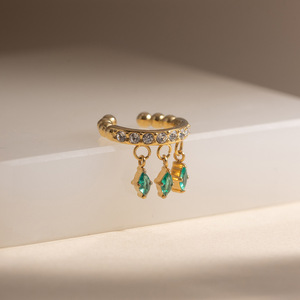 Boucles d'oreilles pendantes plaquées or avec cristaux de strass taille émeraude, style bohème pour femme - Product Image 2