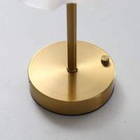 Lampe de table LED portable de luxe en fer, à commande tactile, intensité réglable, sans fil, batterie rechargeable, design européen, dôme flexible