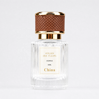 Flacon de parfum en verre côtelé vertical de haute qualité 30ml 50ml avec bouchon à vis, rechargeable, pour emballage de soins de la peau, en stock, avec étiquette