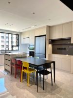 Armoire de salle à manger flottante personnalisée avec réfrigérateur, design modulaire extensible, éclairage LED, rangement mural pour cuisines étroites