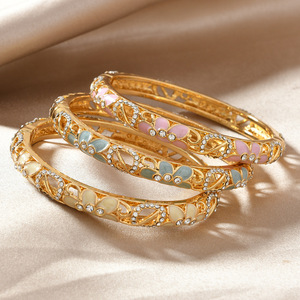 Brazalete de Esmalte con Diseño de Flores Caladas, Estilo Chino Tradicional, con Pedrería Brillante y Acabado Cloisonné - Product Image 1